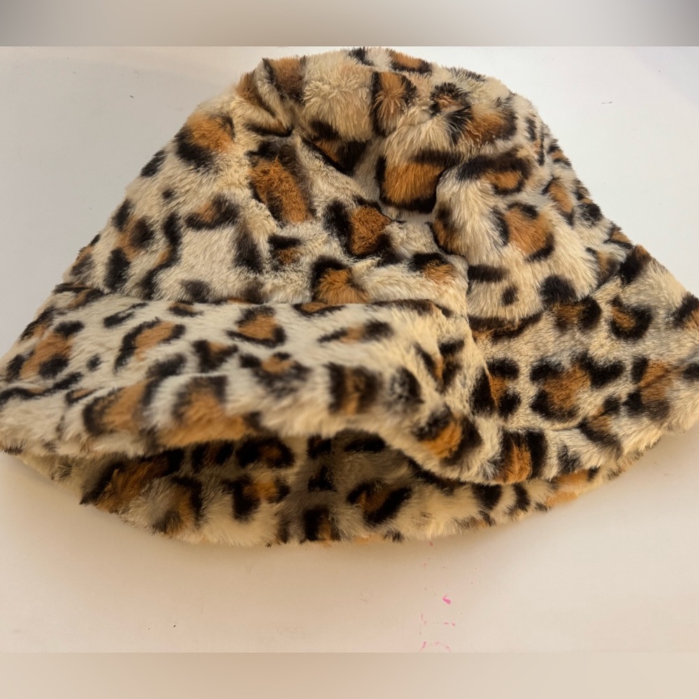 Leopard Print Faux Fur Bucket Hat